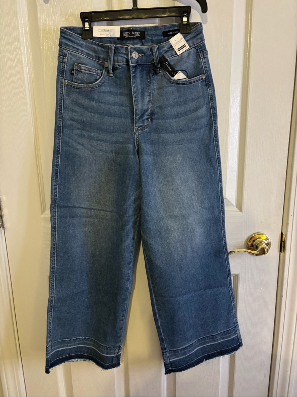Judy Blue Wide-Leg Crop Jeans in Blue Wash